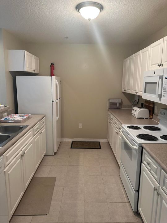 For Rent: $2,600 (2 beds, 1 baths, 968 Square Feet)