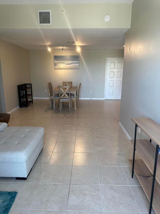 For Rent: $2,600 (2 beds, 1 baths, 968 Square Feet)