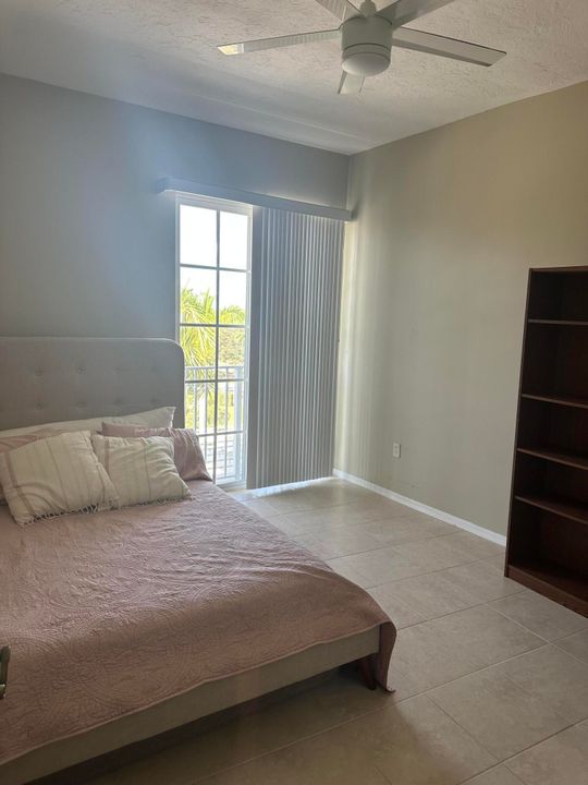 For Rent: $2,600 (2 beds, 1 baths, 968 Square Feet)