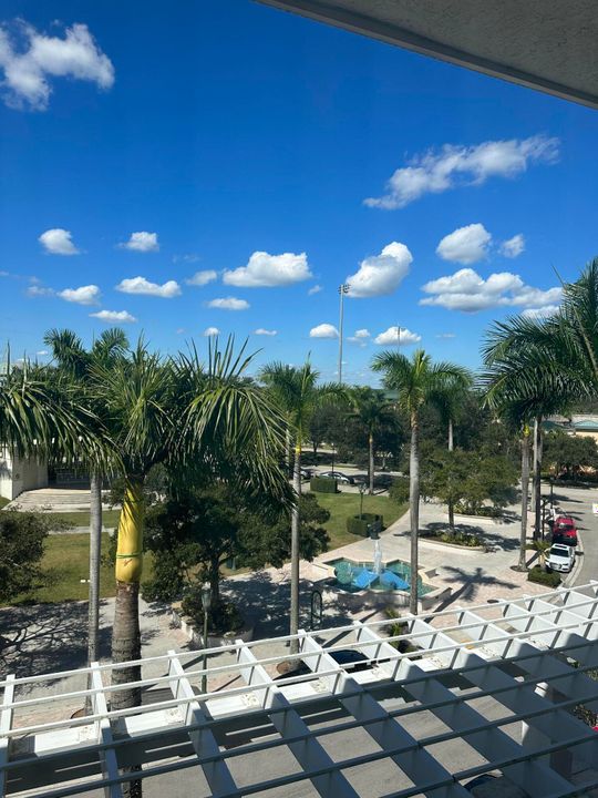 For Rent: $2,600 (2 beds, 1 baths, 968 Square Feet)