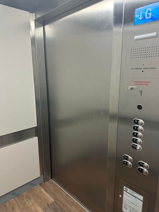 For Rent: $2,600 (2 beds, 1 baths, 968 Square Feet)