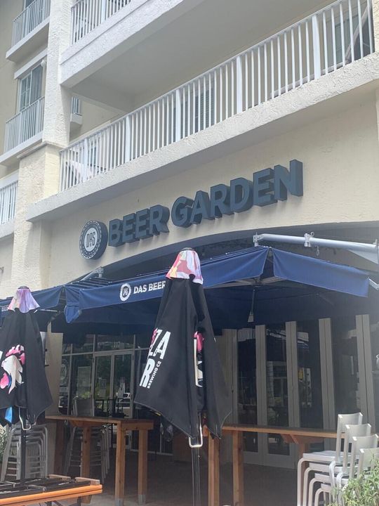 For Rent: $2,600 (2 beds, 1 baths, 968 Square Feet)