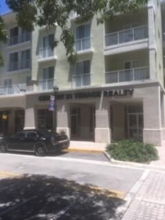 For Rent: $2,600 (2 beds, 1 baths, 968 Square Feet)