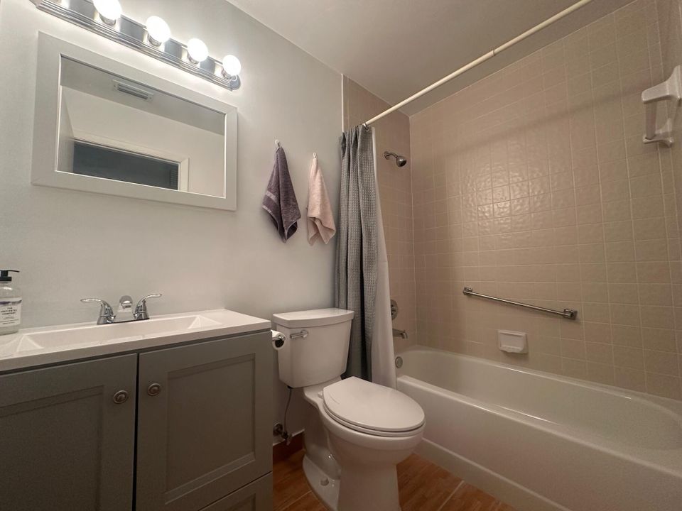 For Sale: $299,000 (2 beds, 2 baths, 1370 Square Feet)