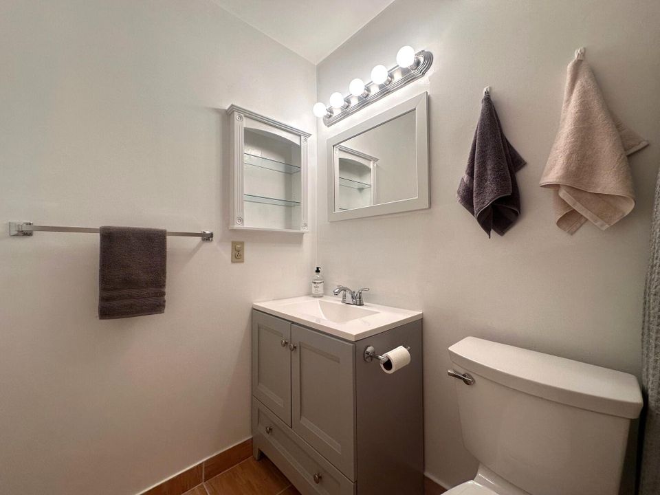 For Sale: $299,000 (2 beds, 2 baths, 1370 Square Feet)