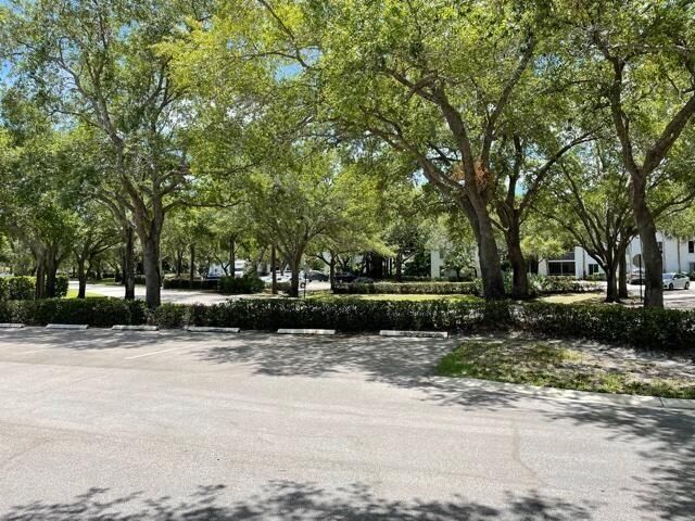 出租: $1,950 (2 贝兹, 2 浴室, 1018 平方英尺)