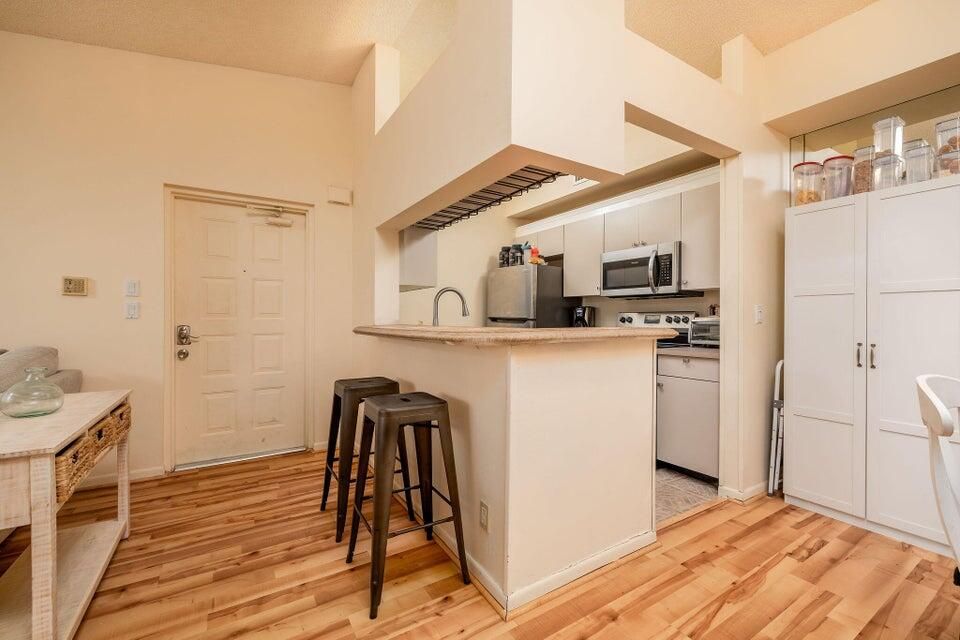 出租: $1,950 (2 贝兹, 2 浴室, 1018 平方英尺)