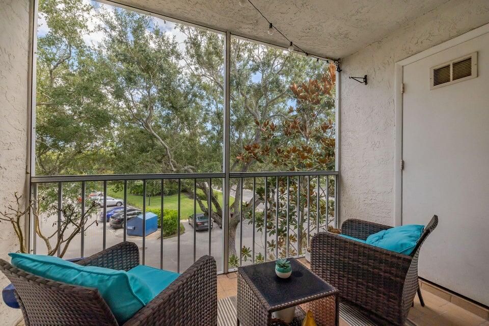 出租: $1,950 (2 贝兹, 2 浴室, 1018 平方英尺)