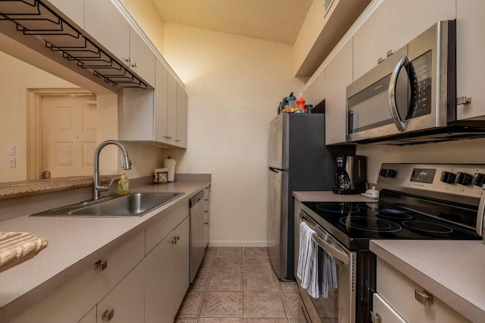 出租: $1,950 (2 贝兹, 2 浴室, 1018 平方英尺)