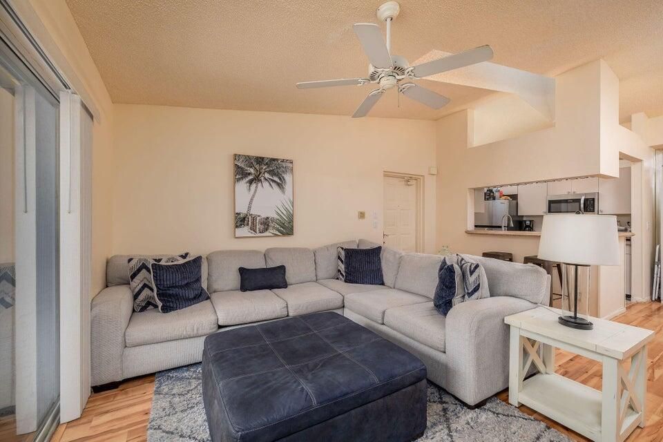 出租: $1,950 (2 贝兹, 2 浴室, 1018 平方英尺)