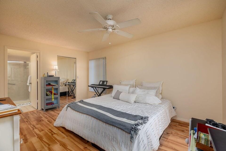 出租: $1,950 (2 贝兹, 2 浴室, 1018 平方英尺)