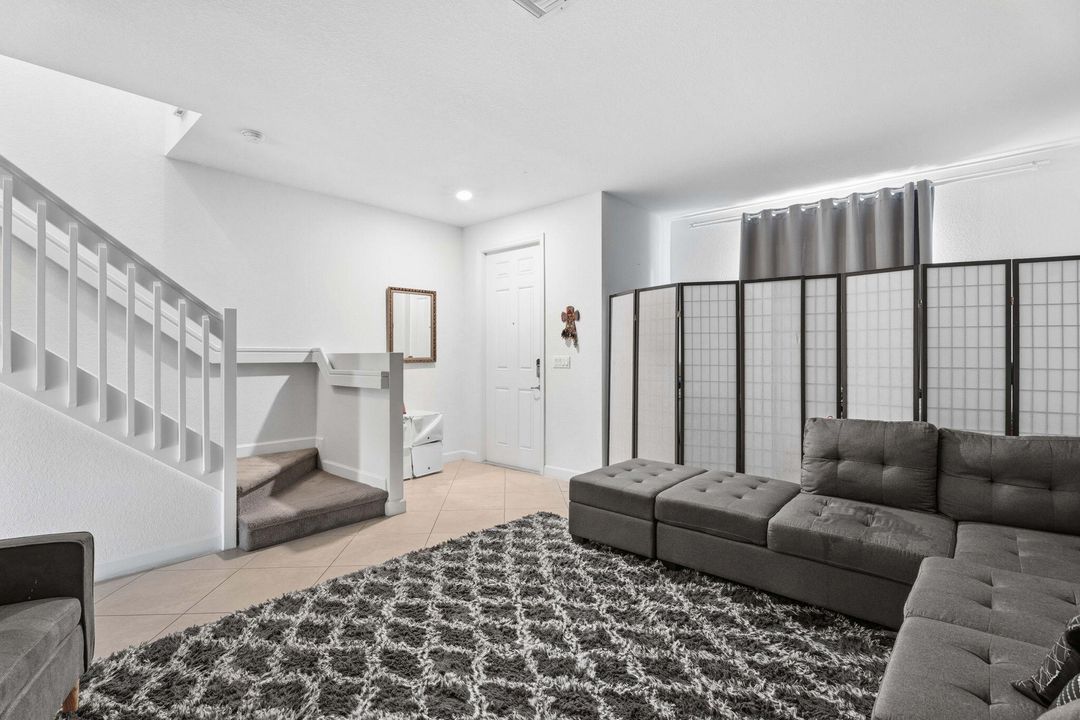 Под контрактом: $2,500 (3 спален, 2 ванн, 1499 Квадратных фут)