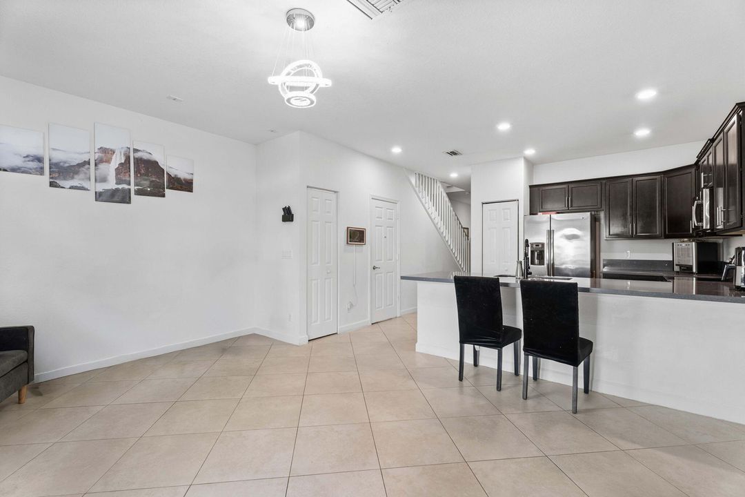 Под контрактом: $2,500 (3 спален, 2 ванн, 1499 Квадратных фут)