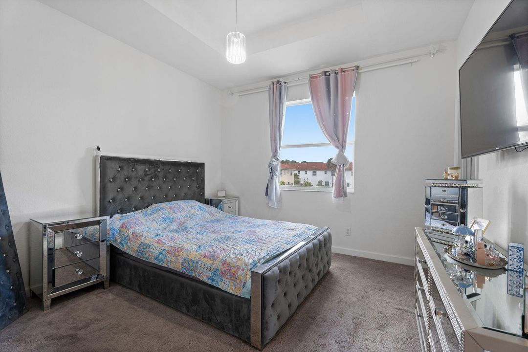 Под контрактом: $2,500 (3 спален, 2 ванн, 1499 Квадратных фут)