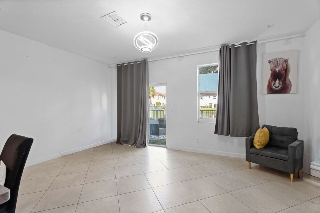 Под контрактом: $2,500 (3 спален, 2 ванн, 1499 Квадратных фут)