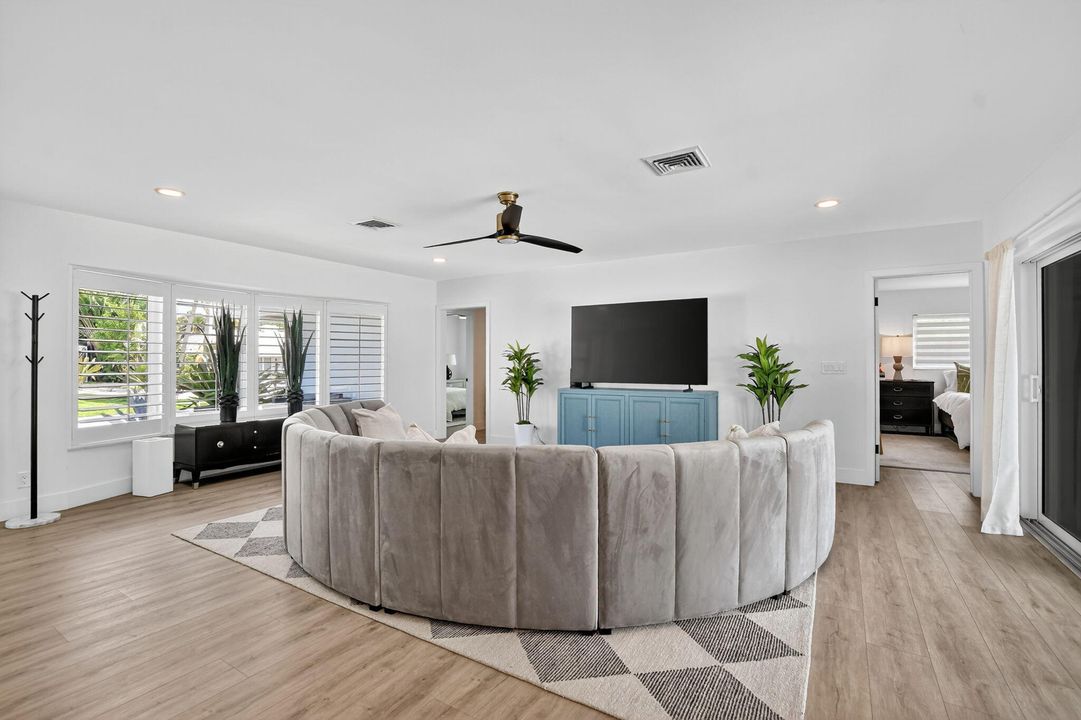 For Rent: $12,000 (3 beds, 2 baths, 1965 Square Feet)