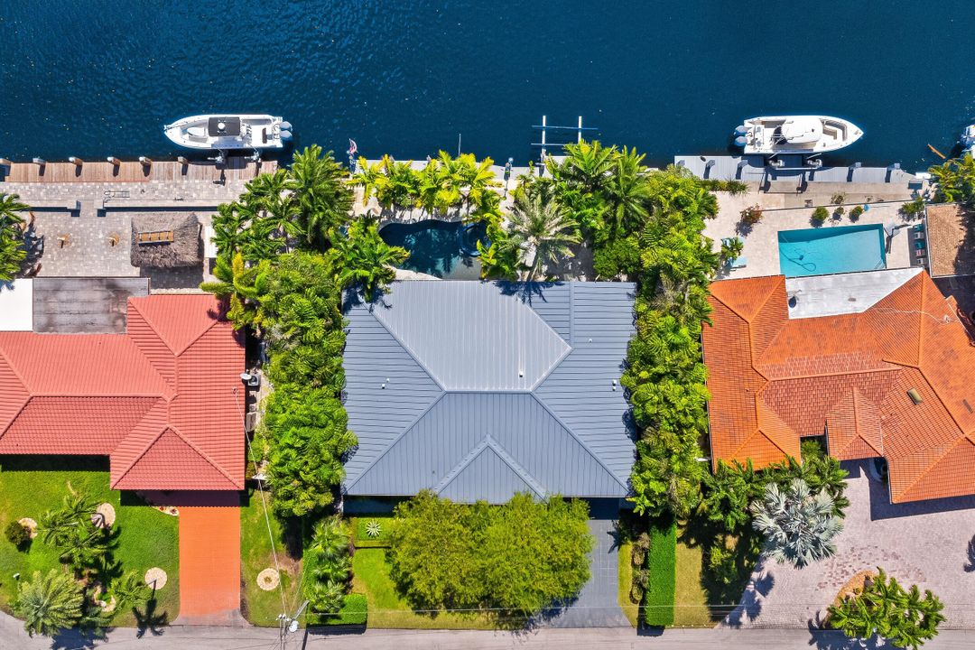 For Sale: $2,800,000 (3 beds, 2 baths, 2059 Square Feet)