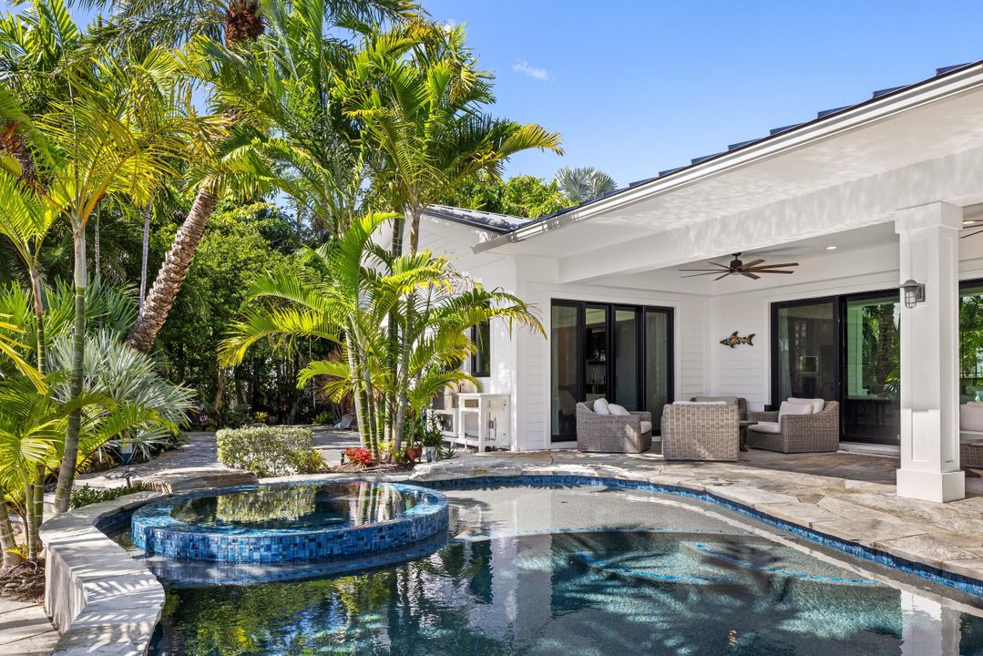 For Sale: $2,800,000 (3 beds, 2 baths, 2059 Square Feet)