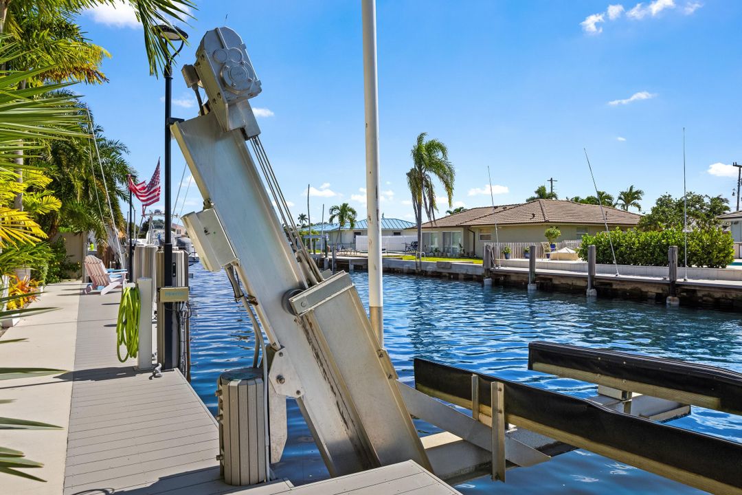 For Sale: $2,800,000 (3 beds, 2 baths, 2059 Square Feet)