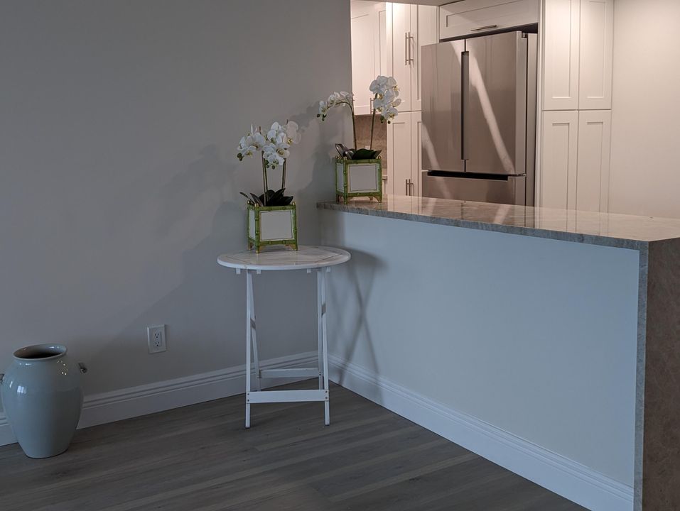 For Rent: $3,500 (1 beds, 1 baths, 724 Square Feet)