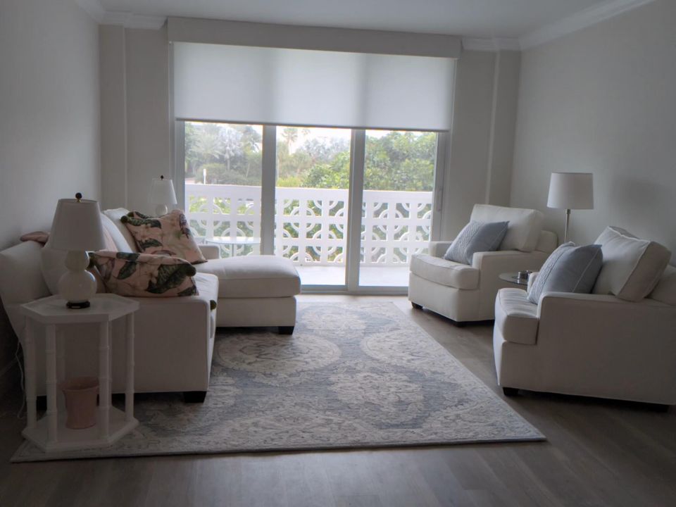 For Rent: $3,500 (1 beds, 1 baths, 724 Square Feet)