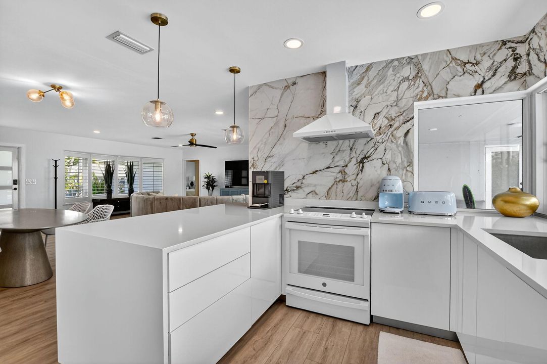 For Rent: $12,000 (3 beds, 2 baths, 1965 Square Feet)