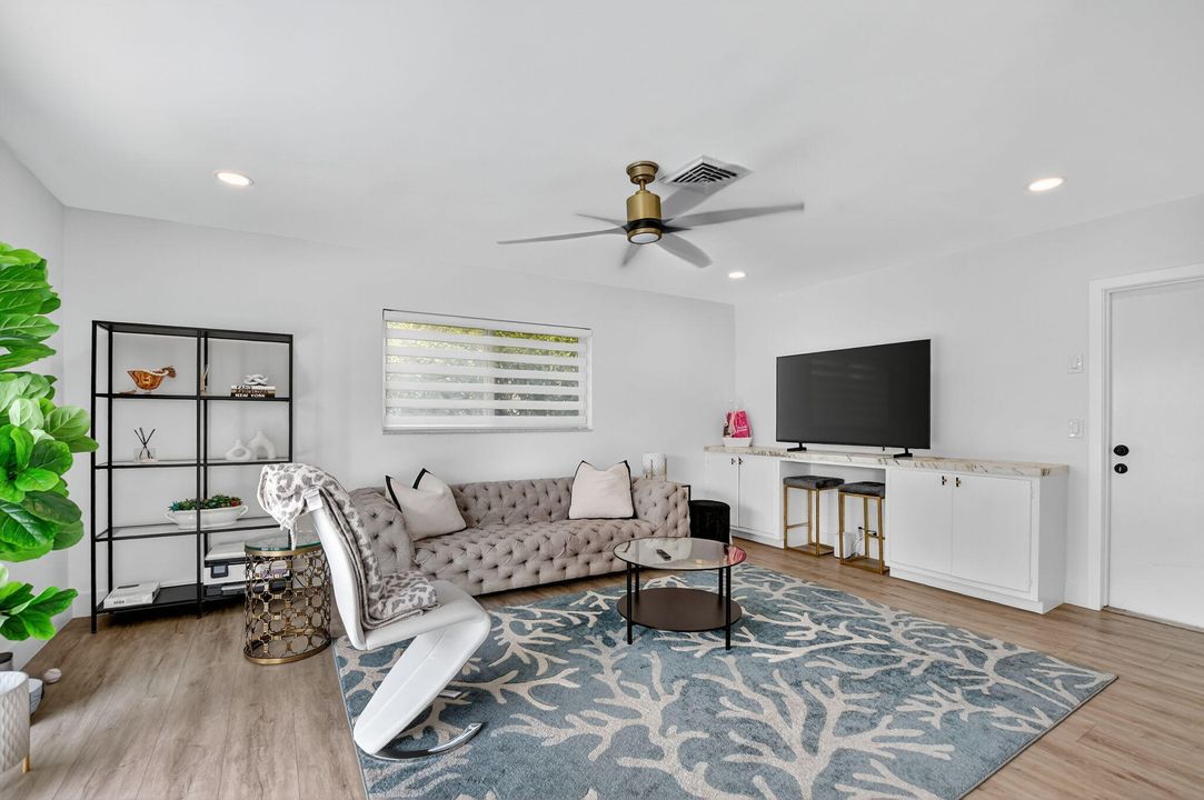 For Rent: $12,000 (3 beds, 2 baths, 1965 Square Feet)