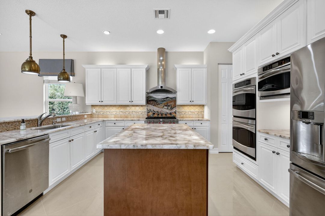 待售: $1,900,000 (5 贝兹, 7 浴室, 5537 平方英尺)