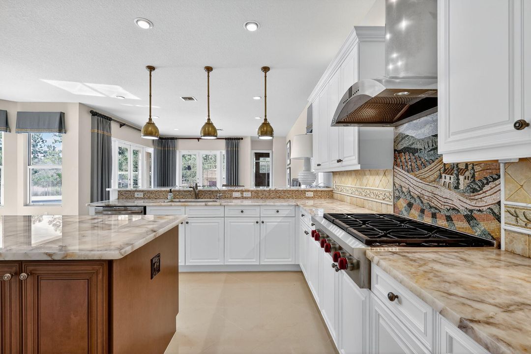 待售: $1,900,000 (5 贝兹, 7 浴室, 5537 平方英尺)