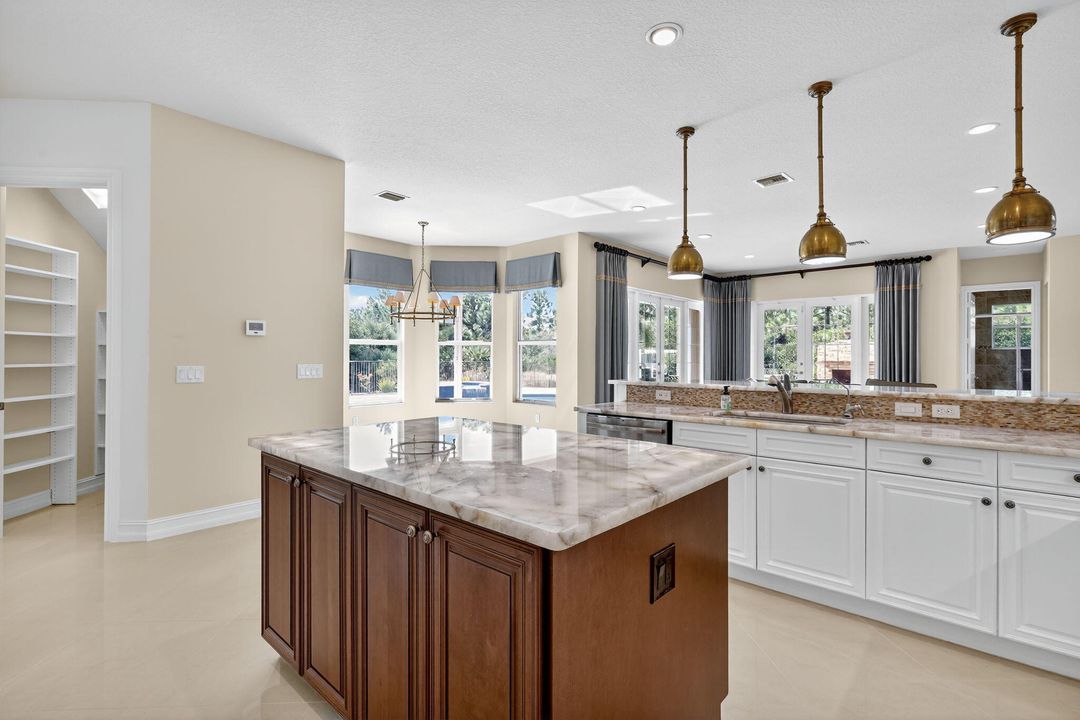 待售: $1,900,000 (5 贝兹, 7 浴室, 5537 平方英尺)