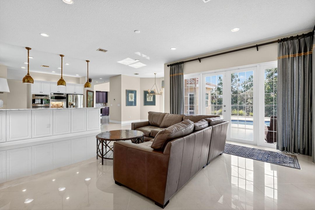 待售: $1,900,000 (5 贝兹, 7 浴室, 5537 平方英尺)