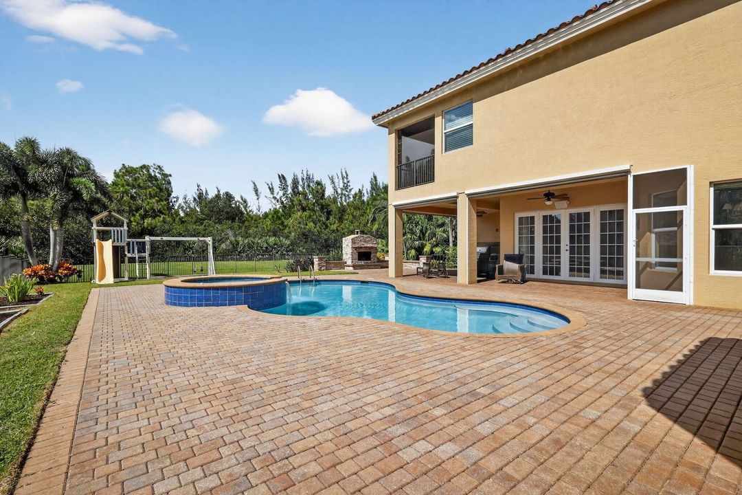 待售: $1,900,000 (5 贝兹, 7 浴室, 5537 平方英尺)