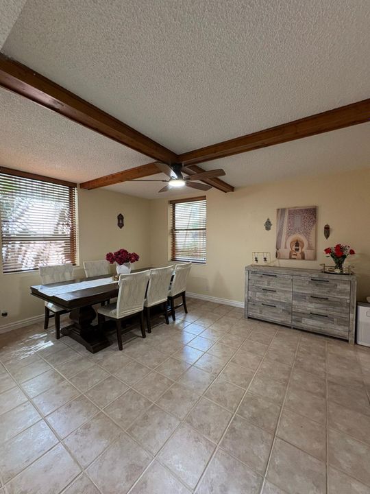 For Sale: $275,000 (2 beds, 2 baths, 1170 Square Feet)