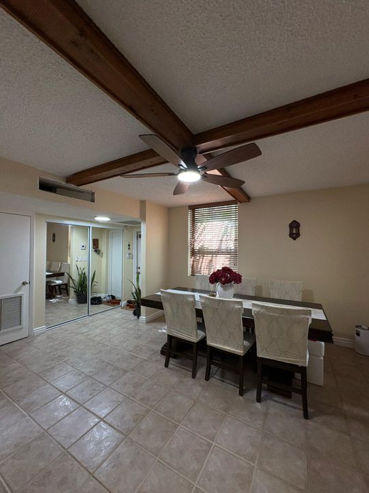 For Sale: $275,000 (2 beds, 2 baths, 1170 Square Feet)