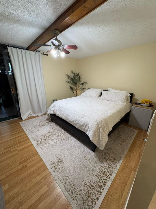 For Sale: $275,000 (2 beds, 2 baths, 1170 Square Feet)