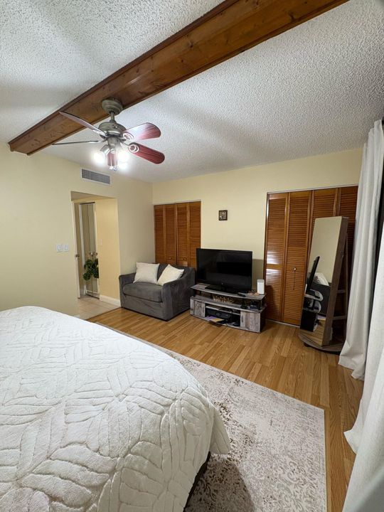 For Sale: $275,000 (2 beds, 2 baths, 1170 Square Feet)