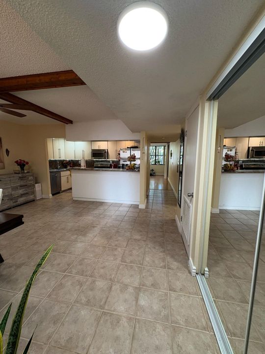 For Sale: $275,000 (2 beds, 2 baths, 1170 Square Feet)