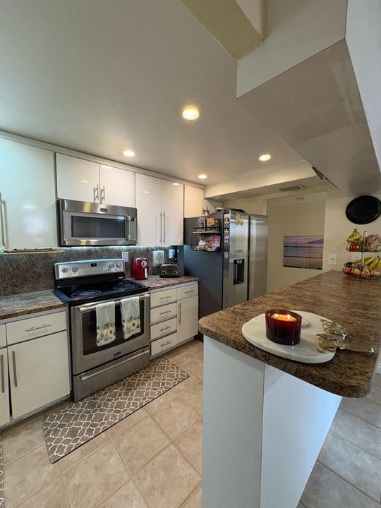 For Sale: $275,000 (2 beds, 2 baths, 1170 Square Feet)