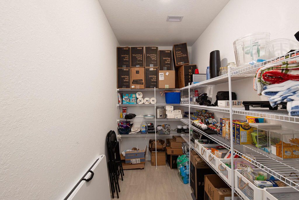 For Sale: $589,900 (4 beds, 2 baths, 3104 Square Feet)