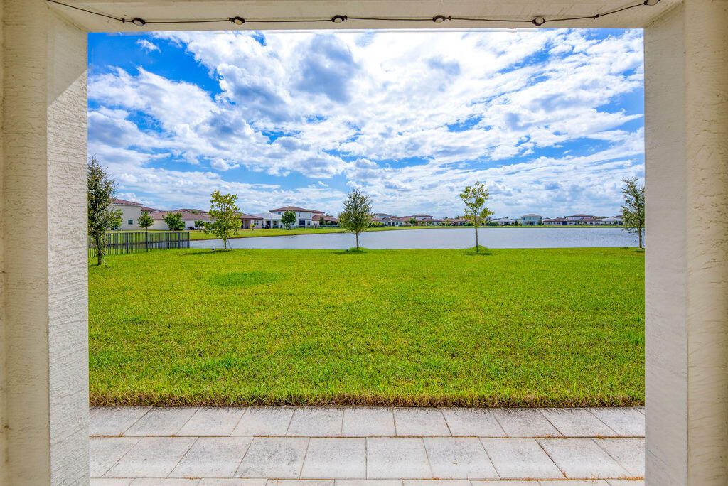 For Sale: $589,900 (4 beds, 2 baths, 3104 Square Feet)