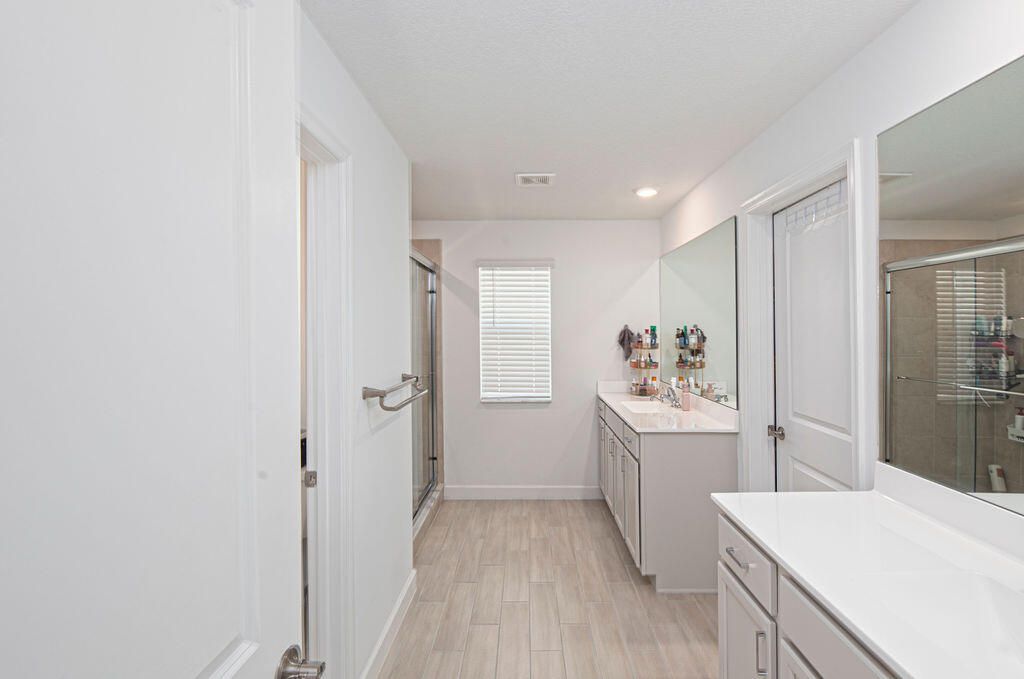 For Sale: $589,900 (4 beds, 2 baths, 3104 Square Feet)