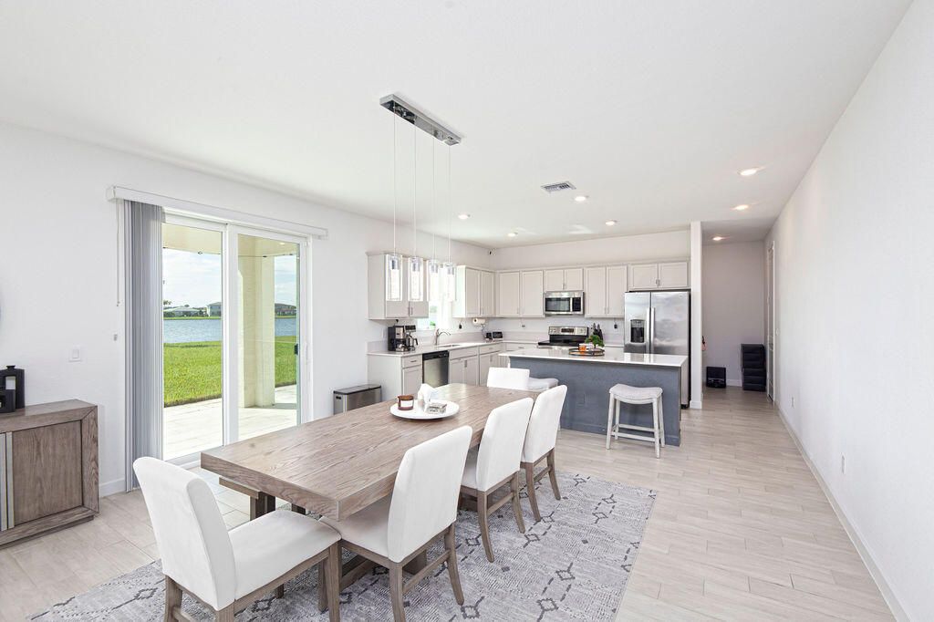 For Sale: $589,900 (4 beds, 2 baths, 3104 Square Feet)