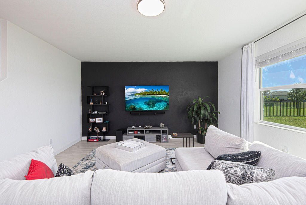 For Sale: $589,900 (4 beds, 2 baths, 3104 Square Feet)