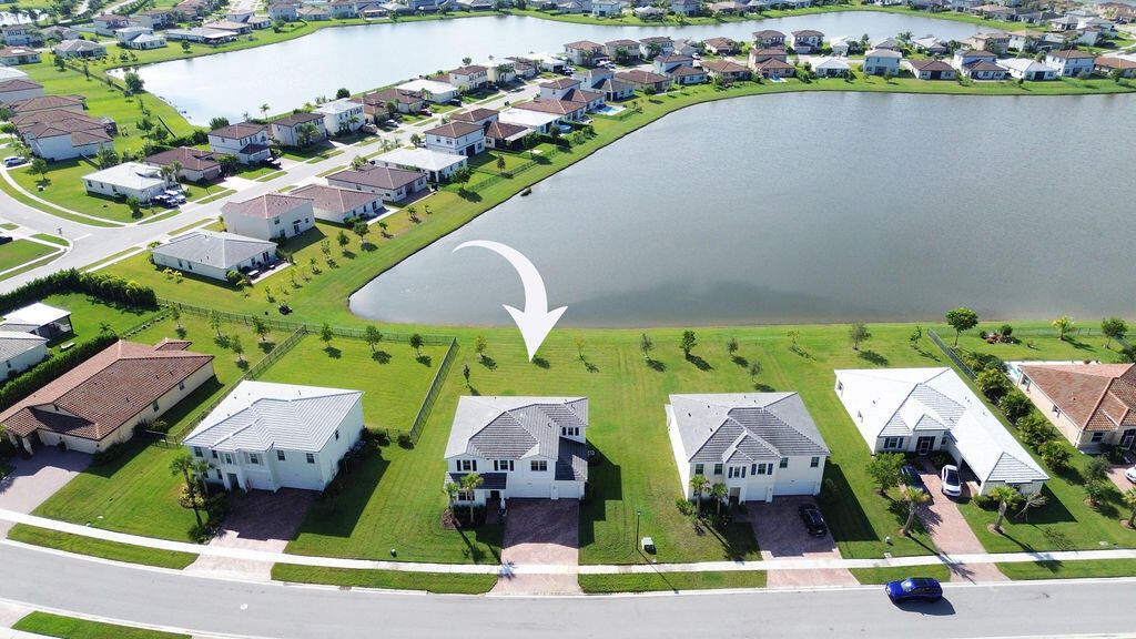 For Sale: $589,900 (4 beds, 2 baths, 3104 Square Feet)