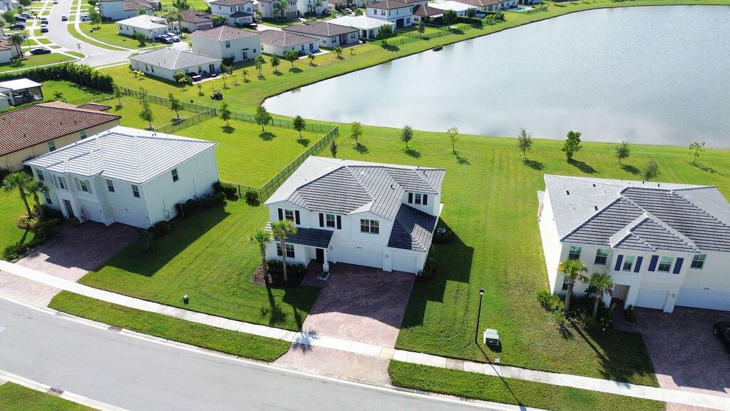 For Sale: $589,900 (4 beds, 2 baths, 3104 Square Feet)