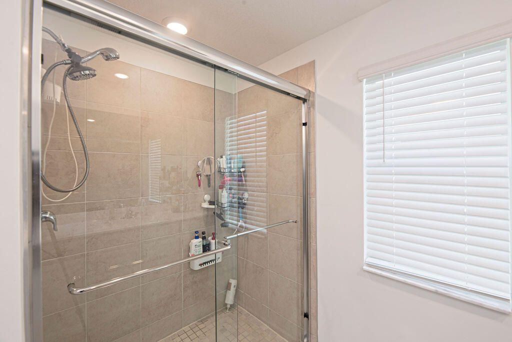 For Sale: $589,900 (4 beds, 2 baths, 3104 Square Feet)