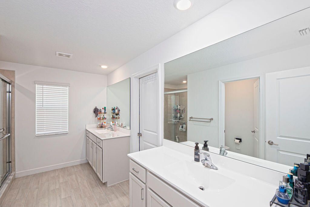 For Sale: $589,900 (4 beds, 2 baths, 3104 Square Feet)