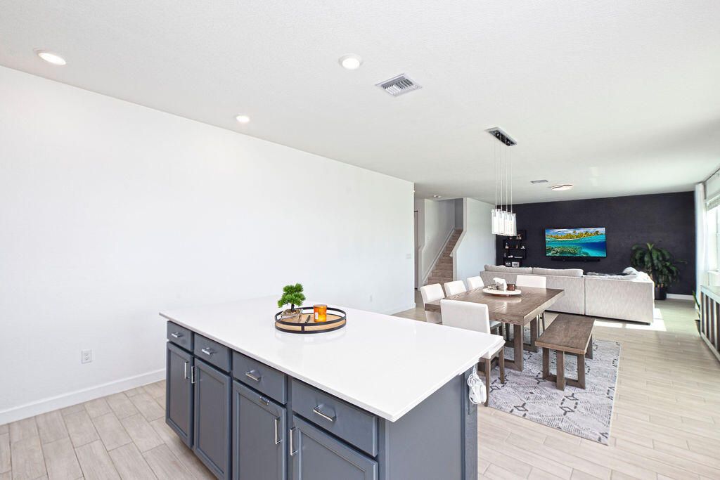 For Sale: $589,900 (4 beds, 2 baths, 3104 Square Feet)