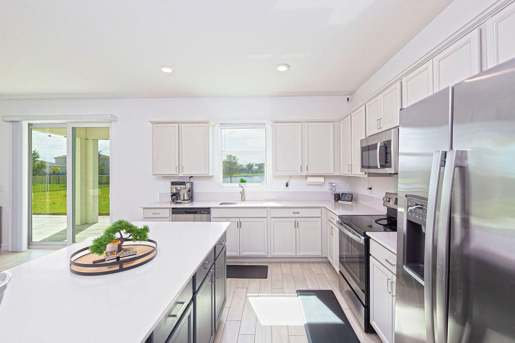 For Sale: $589,900 (4 beds, 2 baths, 3104 Square Feet)