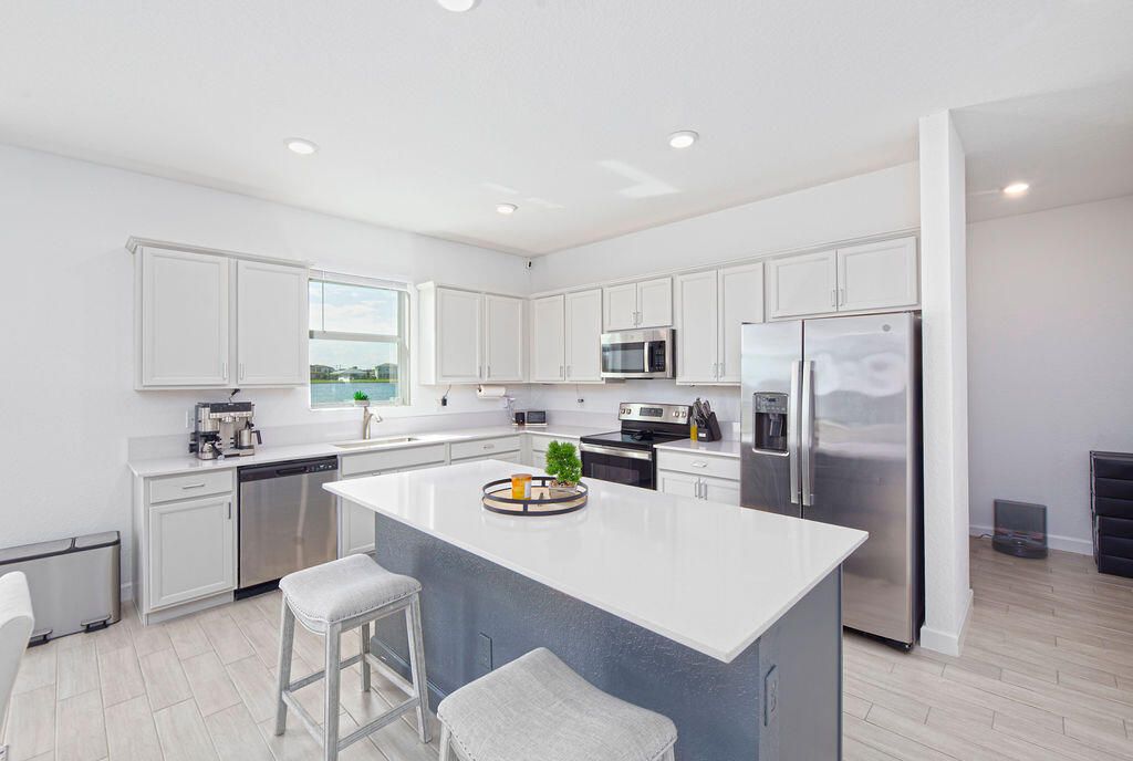 For Sale: $589,900 (4 beds, 2 baths, 3104 Square Feet)